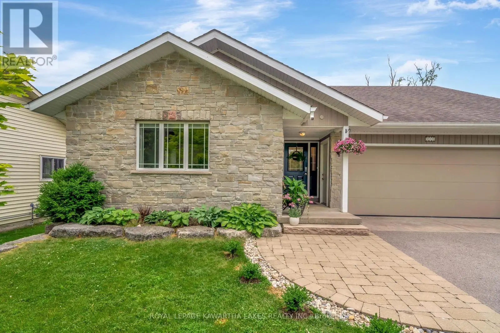 113 Queen Street, Kawartha Lakes, Ontario  K0M 1N0 - Photo 2 - X12240382