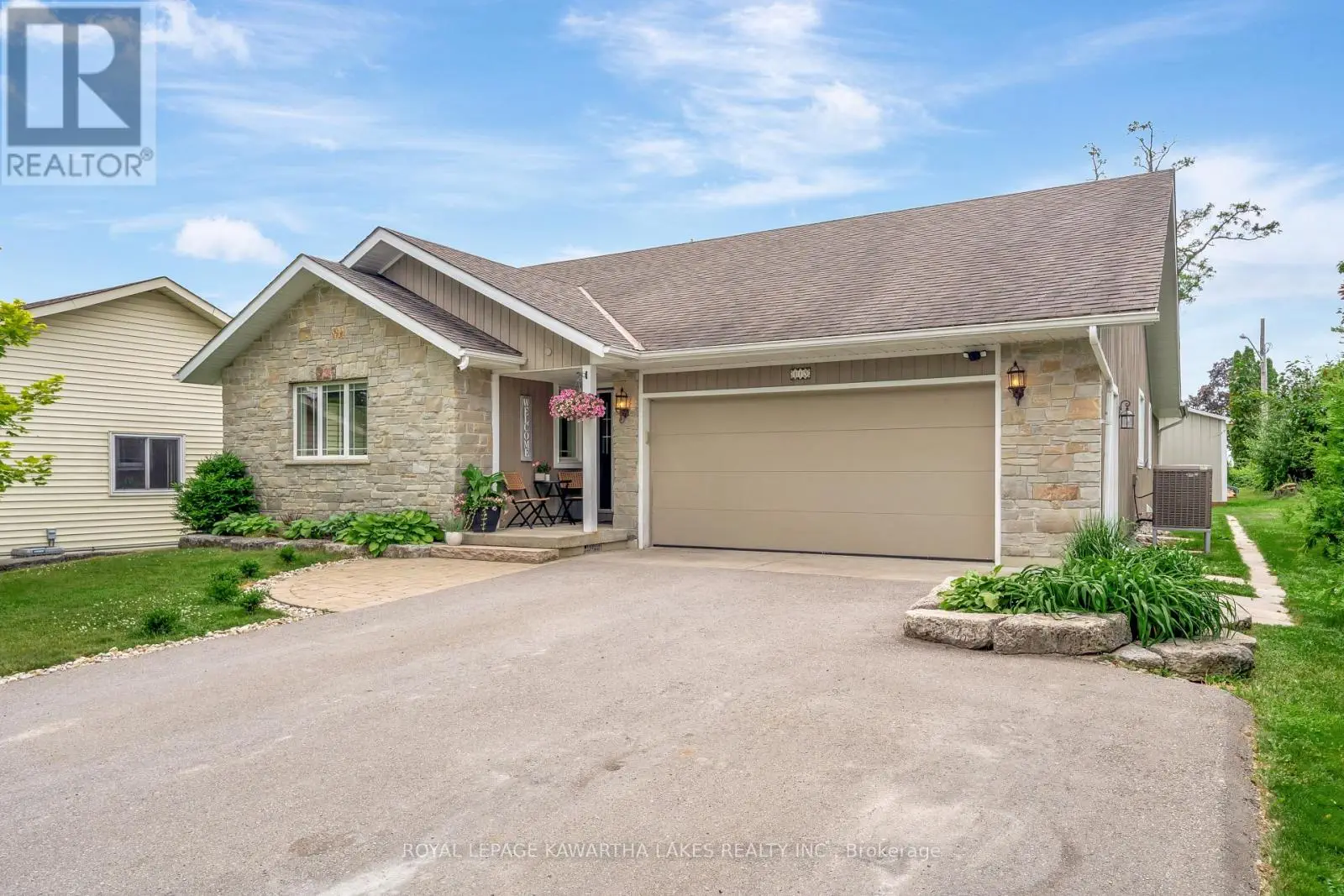 113 Queen Street, Kawartha Lakes, Ontario  K0M 1N0 - Photo 3 - X12240382