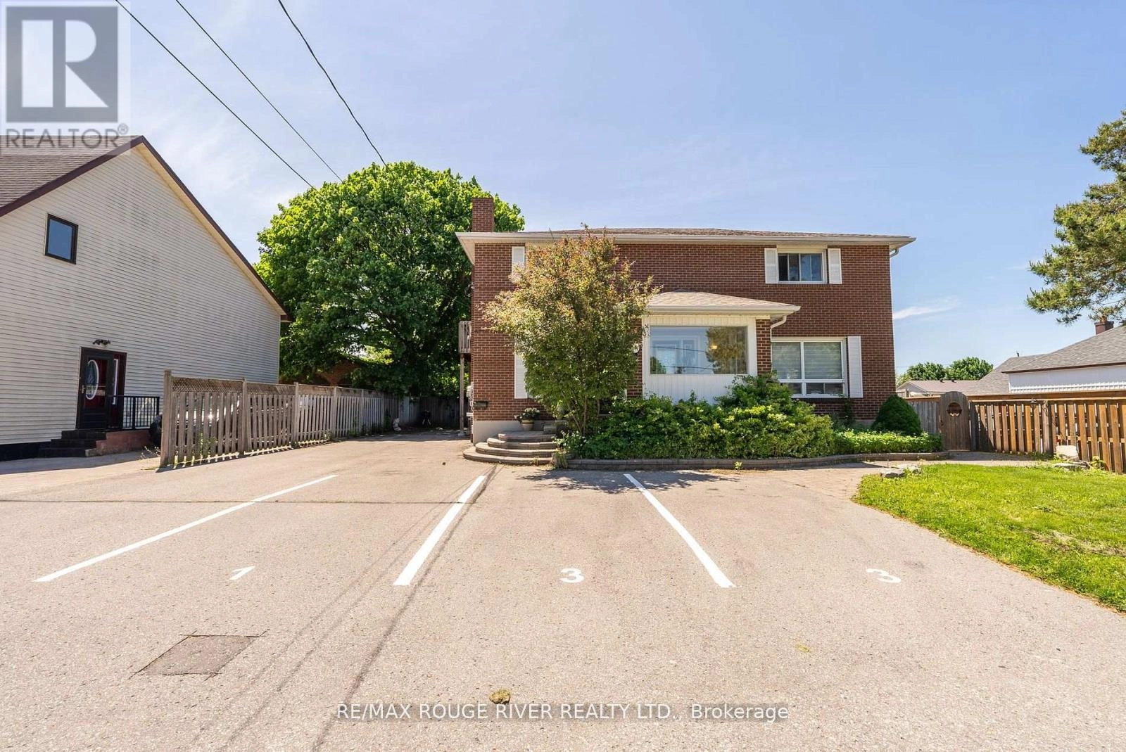 604 Kent Street, Whitby, Ontario  L1N 4Y9 - Photo 3 - E12239448