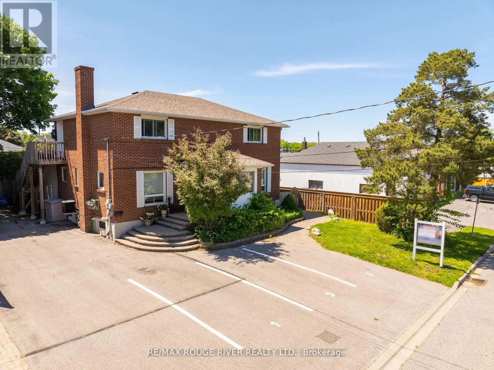 604 KENT STREET, Whitby, Ontario