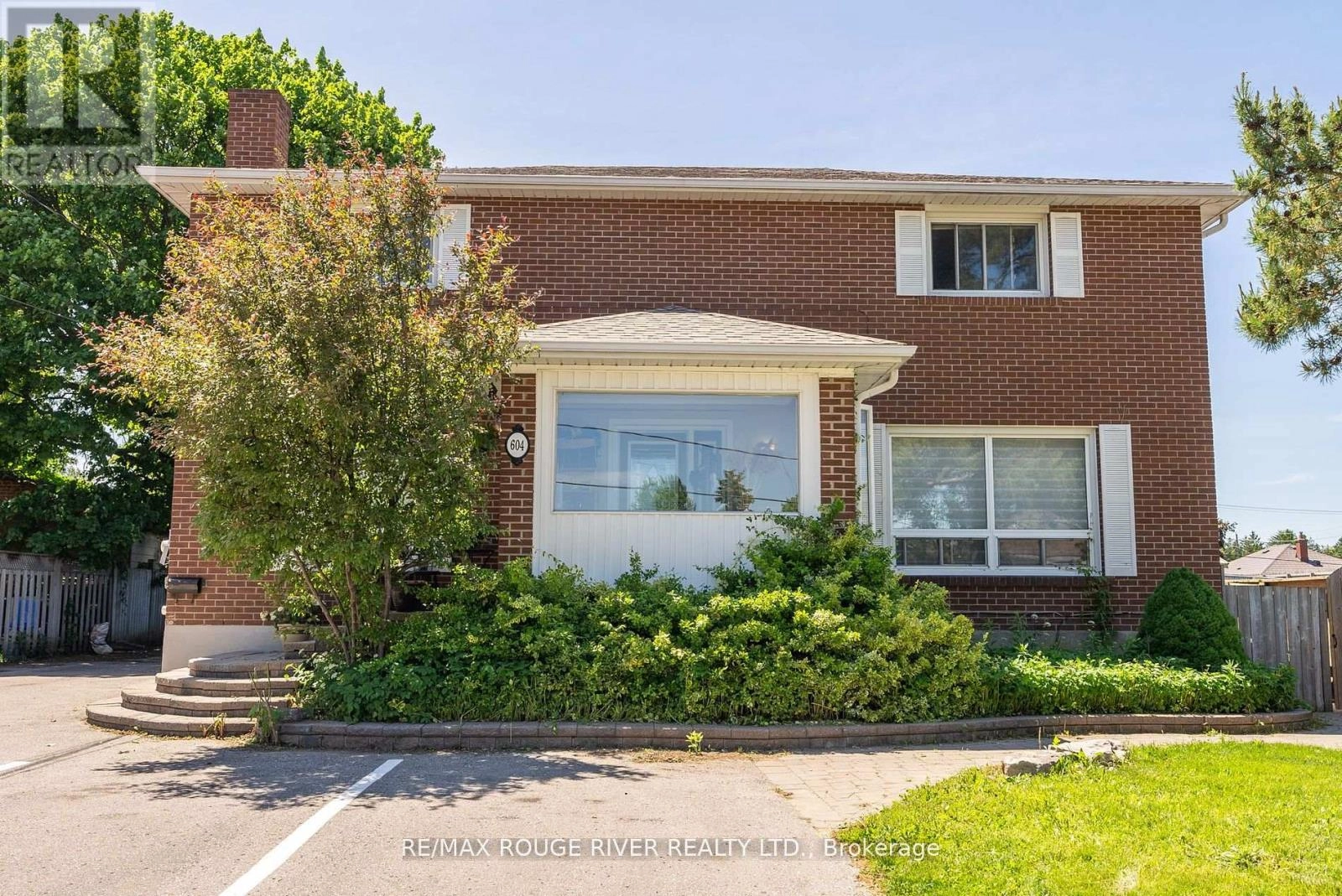 604 Kent Street, Whitby, Ontario  L1N 4Y9 - Photo 2 - E12239448