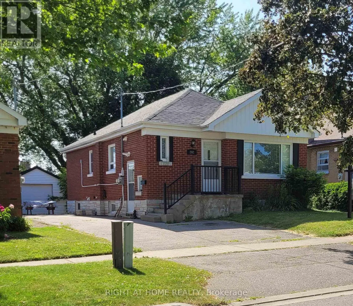 202 CADILLAC AVENUE S, Oshawa, Ontario