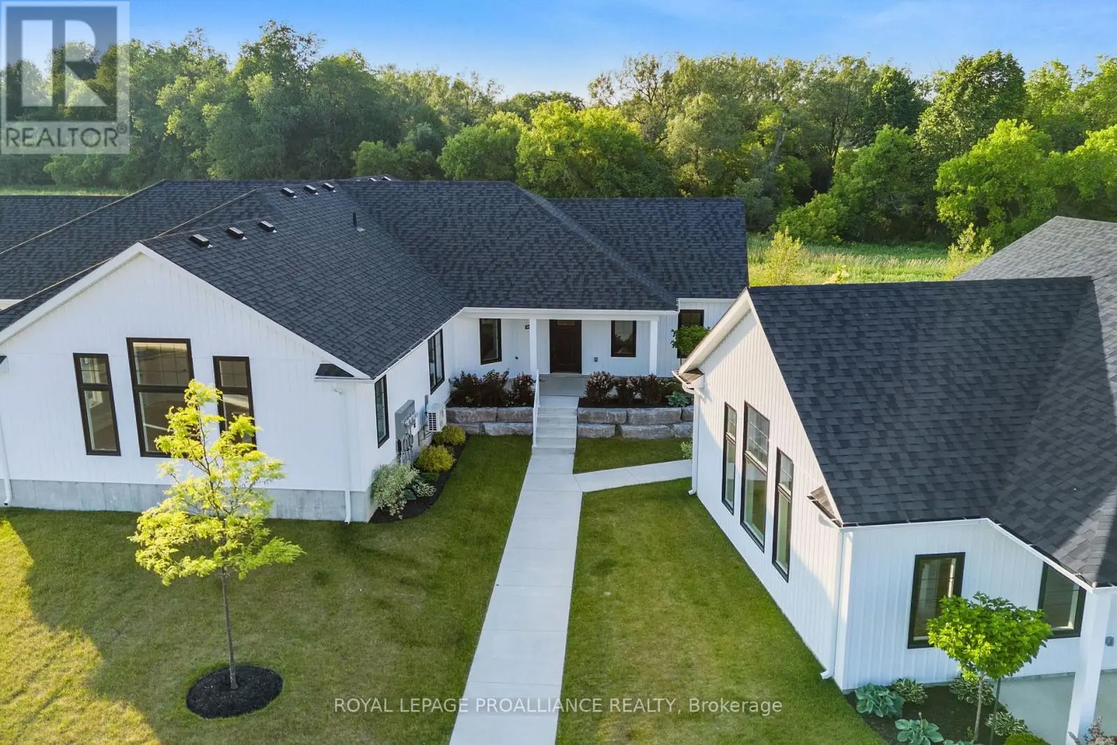 304 - 14 Meadowcreek Drive, Brighton, Ontario  K0K 1H0 - Photo 1 - X12240818