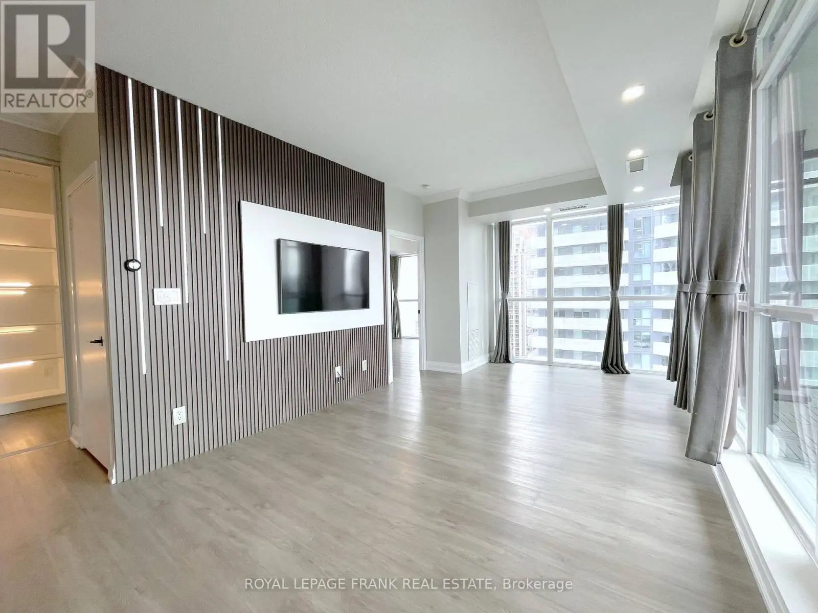 1902 - 4070 Confederation Parkway, Mississauga, Ontario  L5B 0E9 - Photo 1 - W12240180