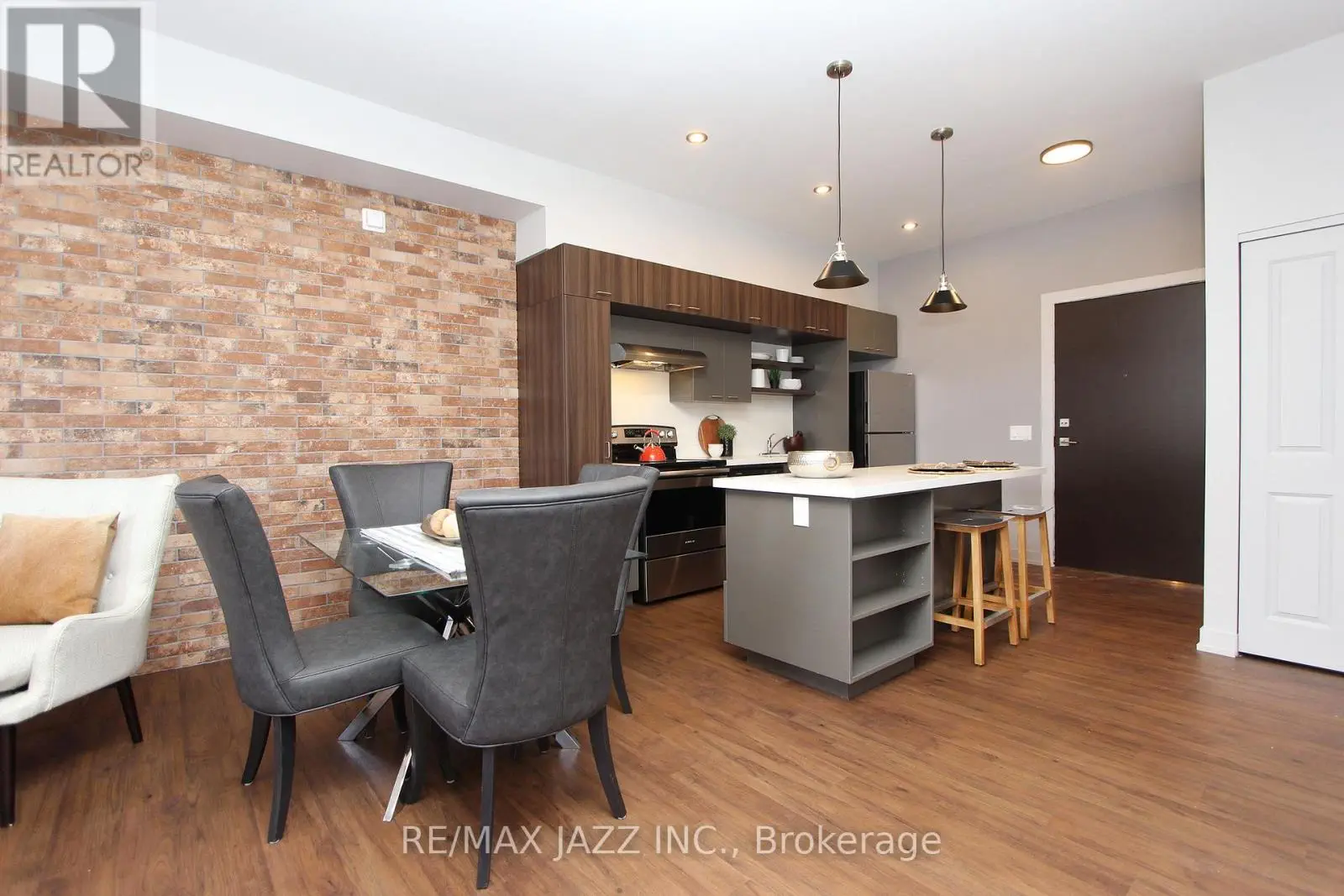 211 - 14 1/2 King Street E, Oshawa, Ontario  L1H 1A9 - Photo 3 - E12241532