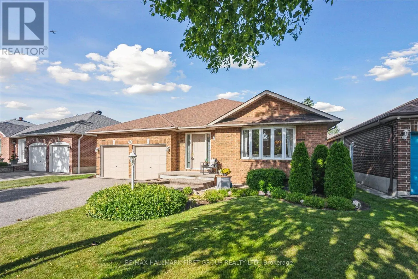 56 Inglewood Place, Whitby, Ontario  L1N 8Z9 - Photo 1 - E12241643