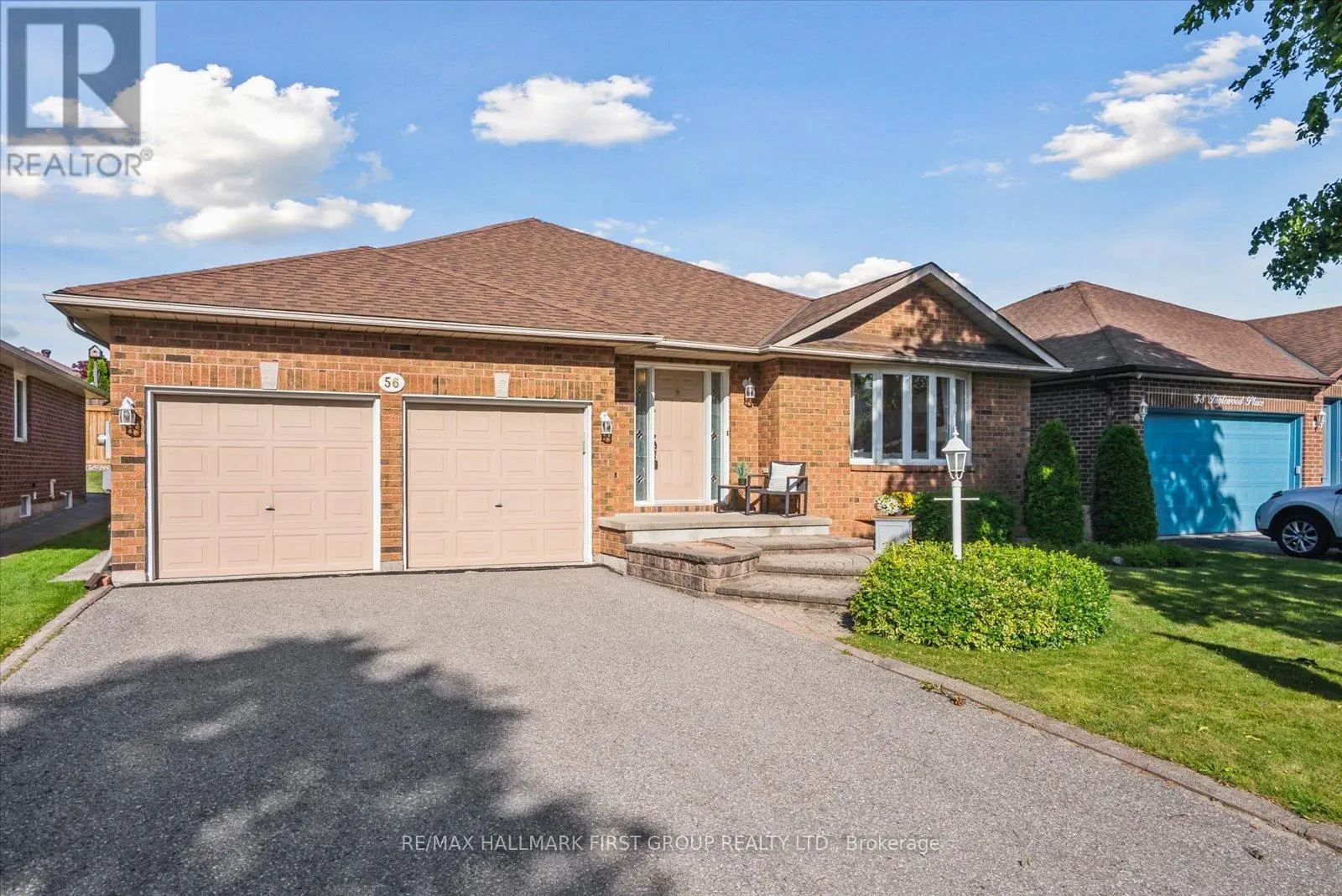 56 Inglewood Place, Whitby, Ontario  L1N 8Z9 - Photo 2 - E12241643
