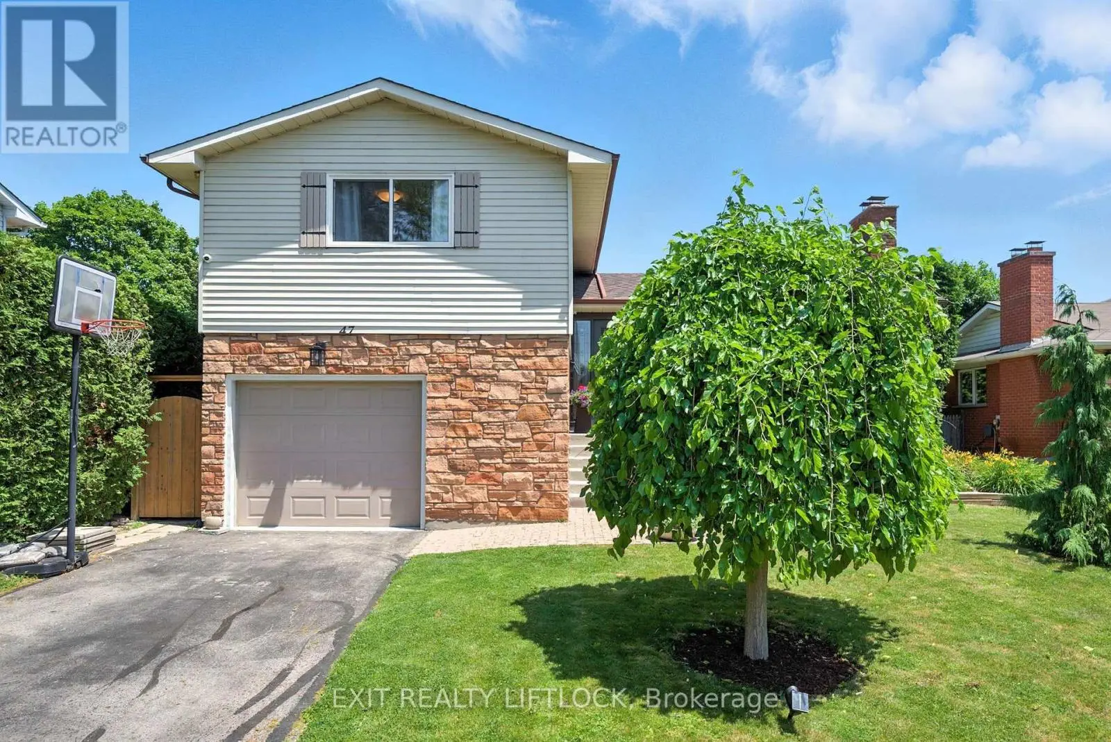 47 Martindale Street, Oshawa, Ontario  L1H 6W7 - Photo 2 - E12242128