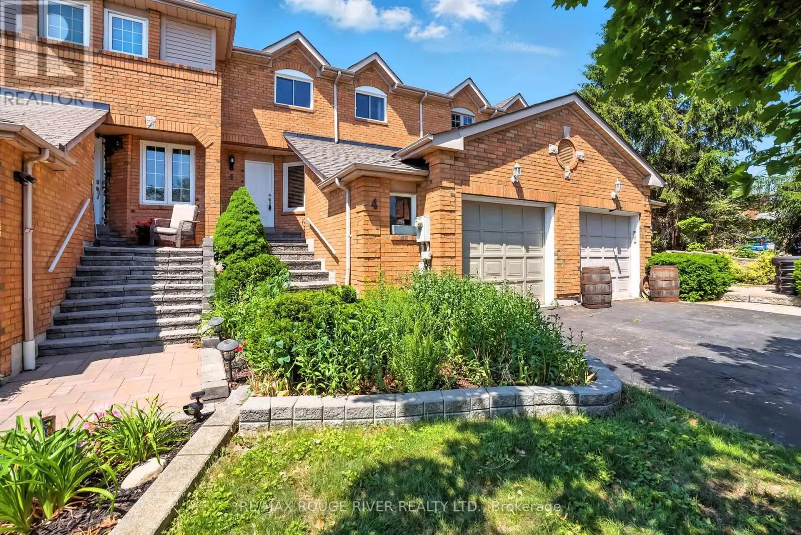 4 Heaver Drive, Whitby, Ontario  L1N 8X2 - Photo 1 - E12242264