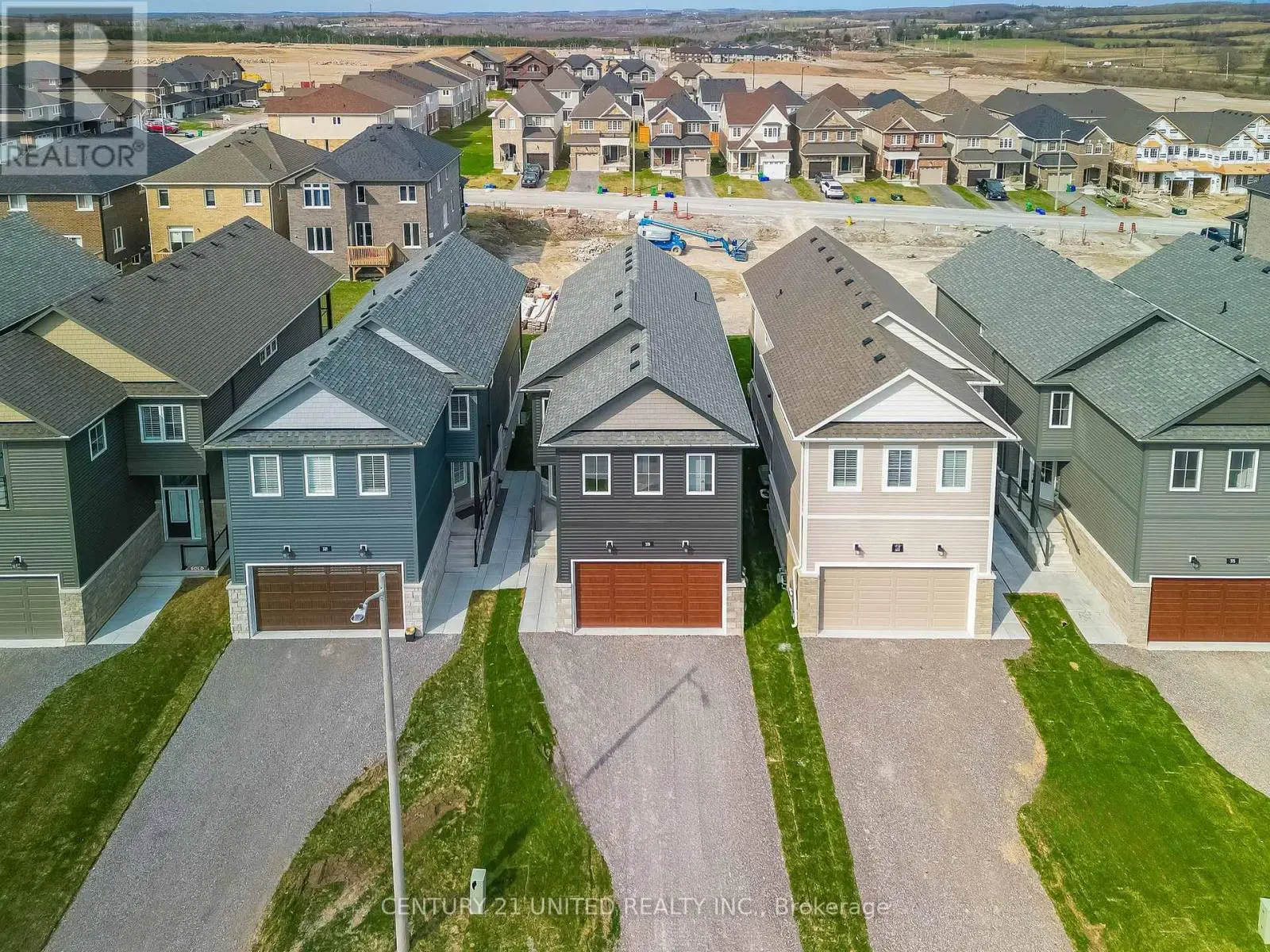 319 Mullighan Gardens, Peterborough North, Ontario  K9K 0H2 - Photo 2 - X12242211