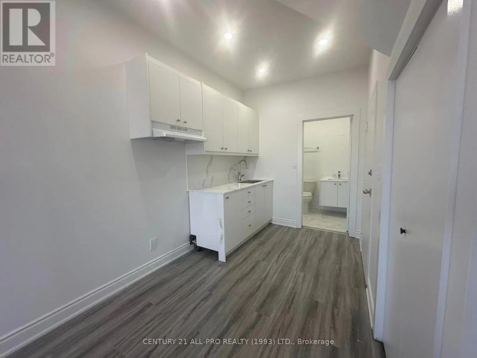 Unit 4 - 82 King Street W, Cobourg, Ontario  K9A 2M3 - Photo 3 - X12242544