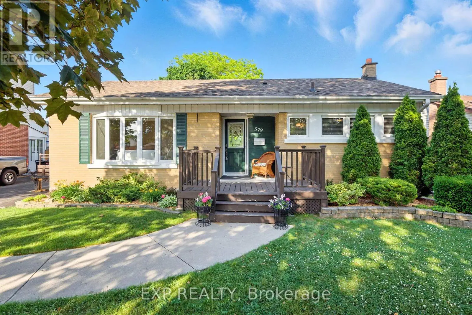 579 Fernhill Boulevard, Oshawa, Ontario  L1J 5J9 - Photo 1 - E12243531