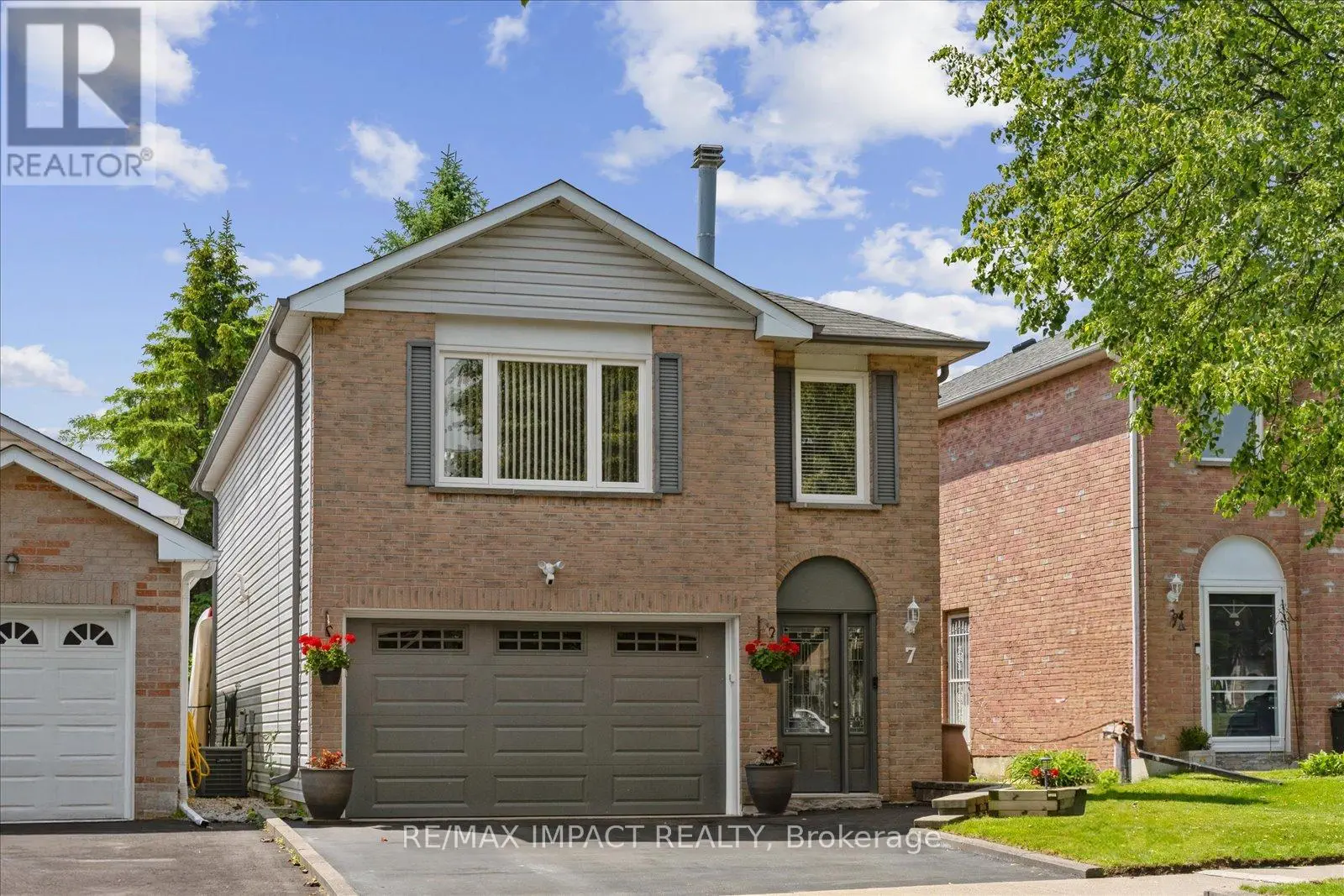7 Farncomb Crescent, Clarington, Ontario  L1C 4L5 - Photo 1 - E12243911