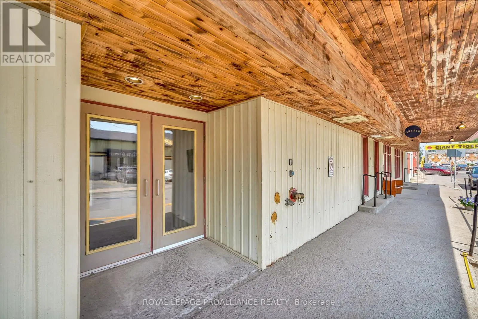 302 - 172 Main Street, Prince Edward County, Ontario  K0K 2T0 - Photo 2 - X12227274