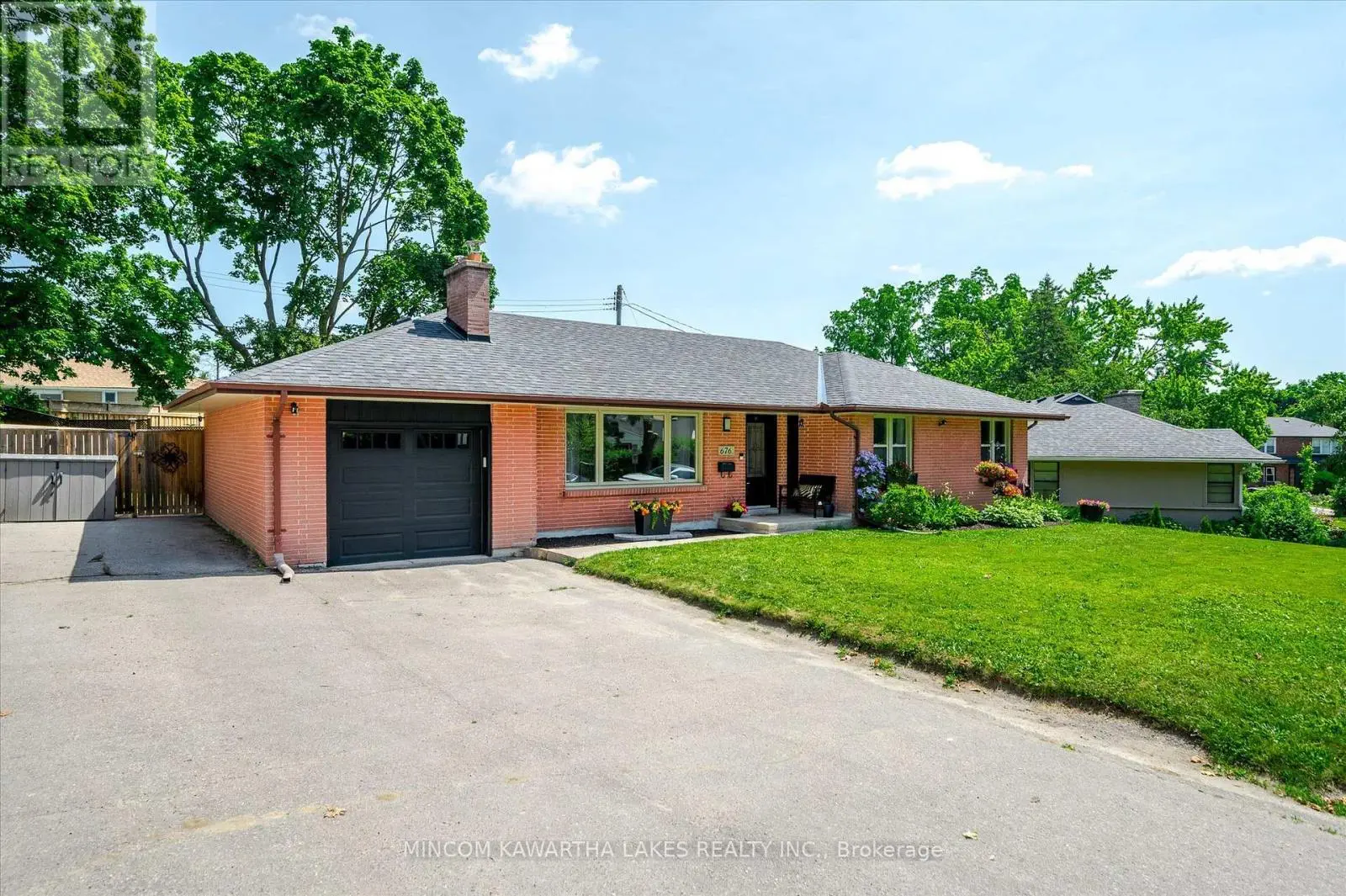 676 Victory Crescent, Peterborough Central, Ontario  K9J 4T3 - Photo 1 - X12244563
