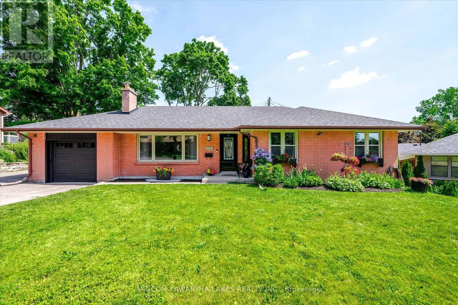 676 Victory Crescent, Peterborough Central, Ontario  K9J 4T3 - Photo 2 - X12244563