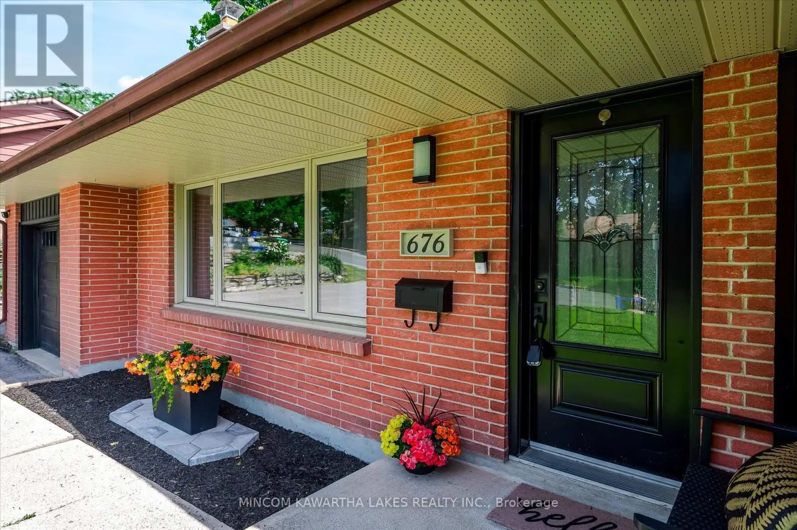 676 Victory Crescent, Peterborough Central, Ontario  K9J 4T3 - Photo 3 - X12244563