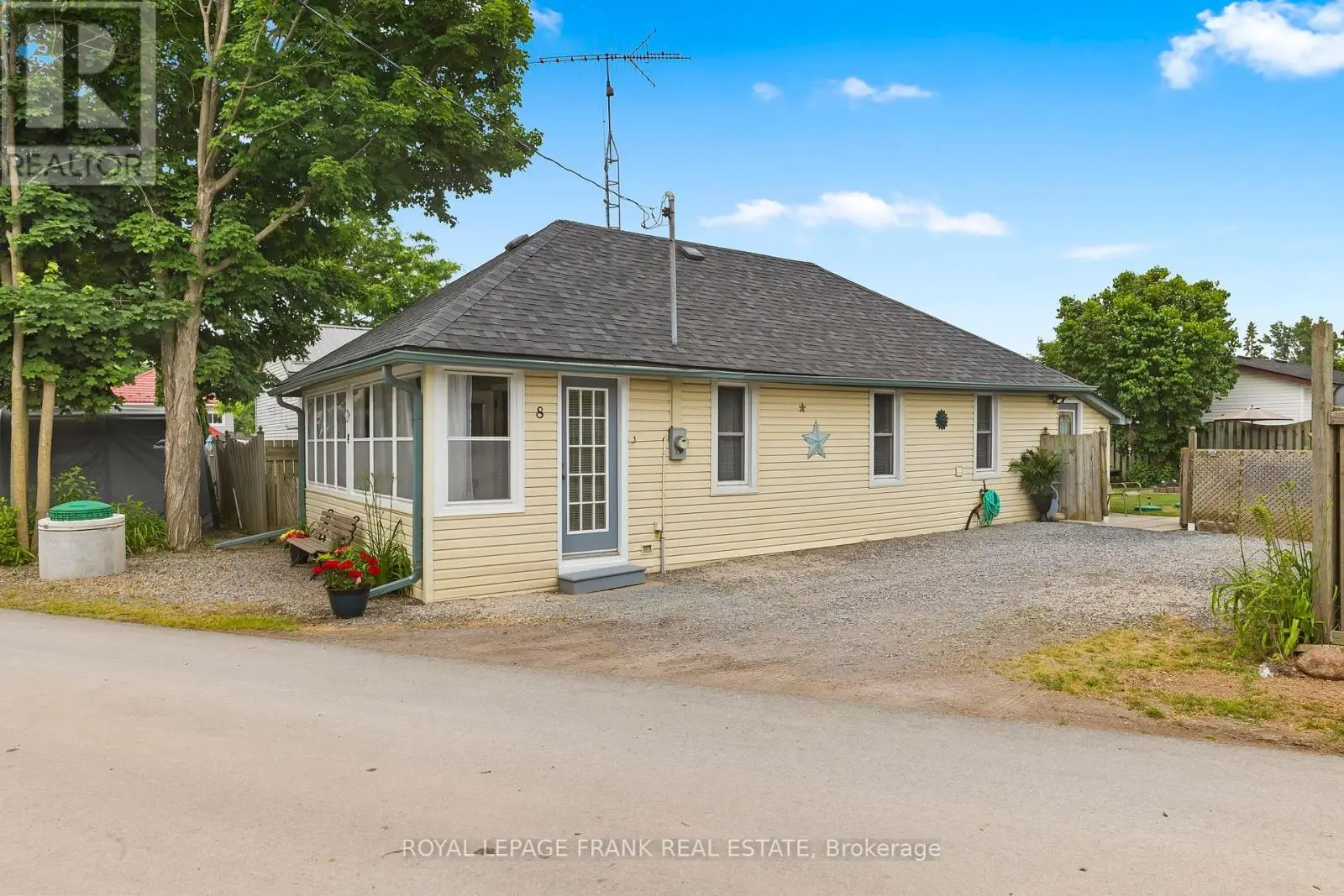 8 Angle Street, Scugog, Ontario  L0B 1E0 - Photo 1 - E12244768