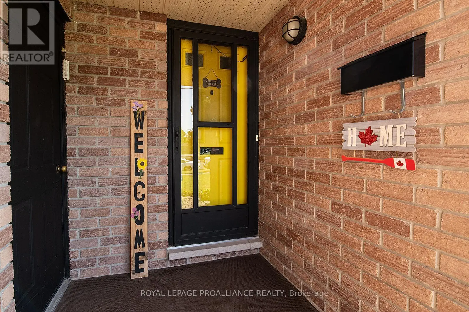 583 Victoria Avenue, Belleville, Ontario  K8N 2G8 - Photo 3 - X12245146