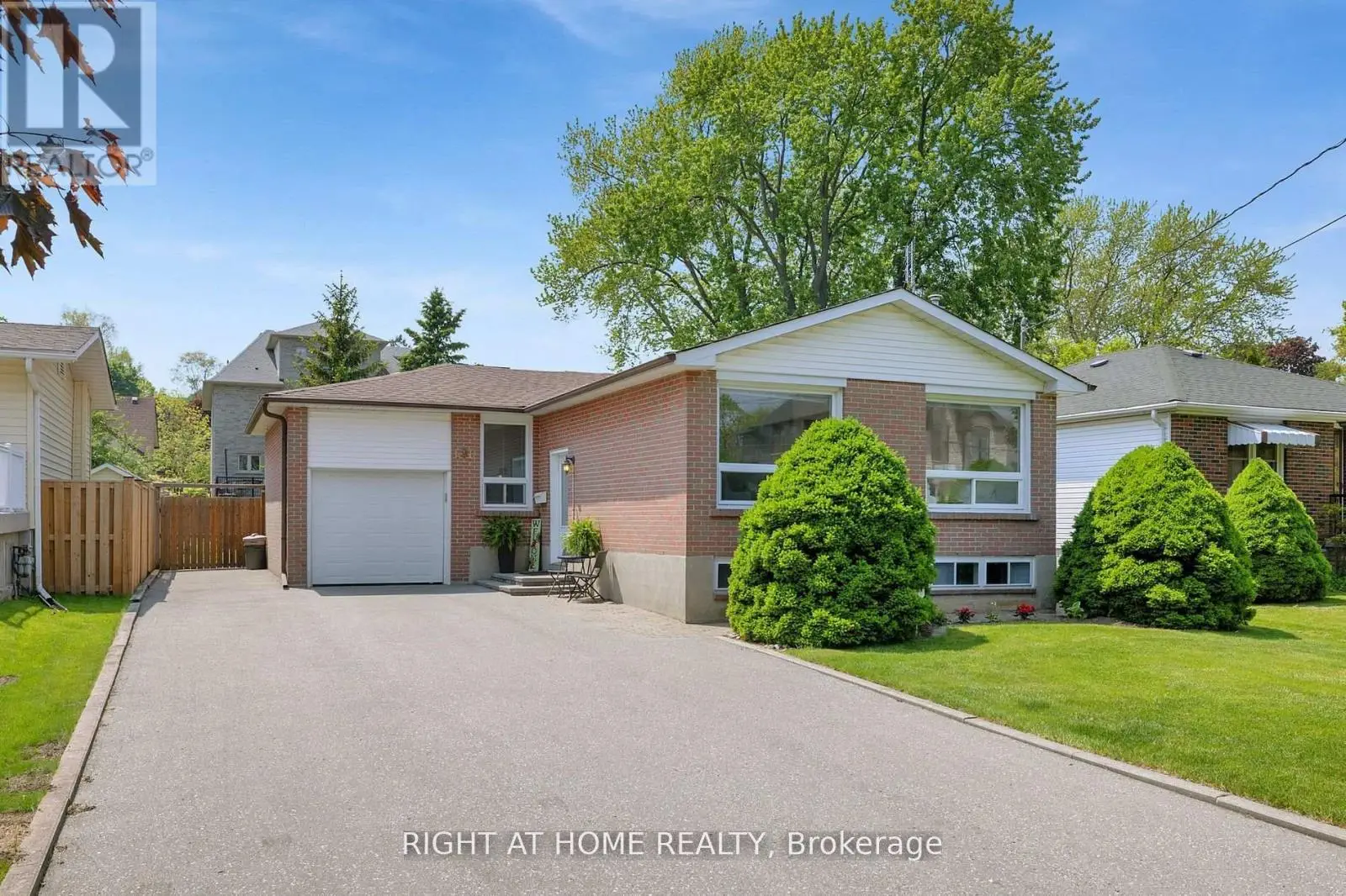 696 Victory Drive, Pickering, Ontario  L1W 2S2 - Photo 2 - E12245693