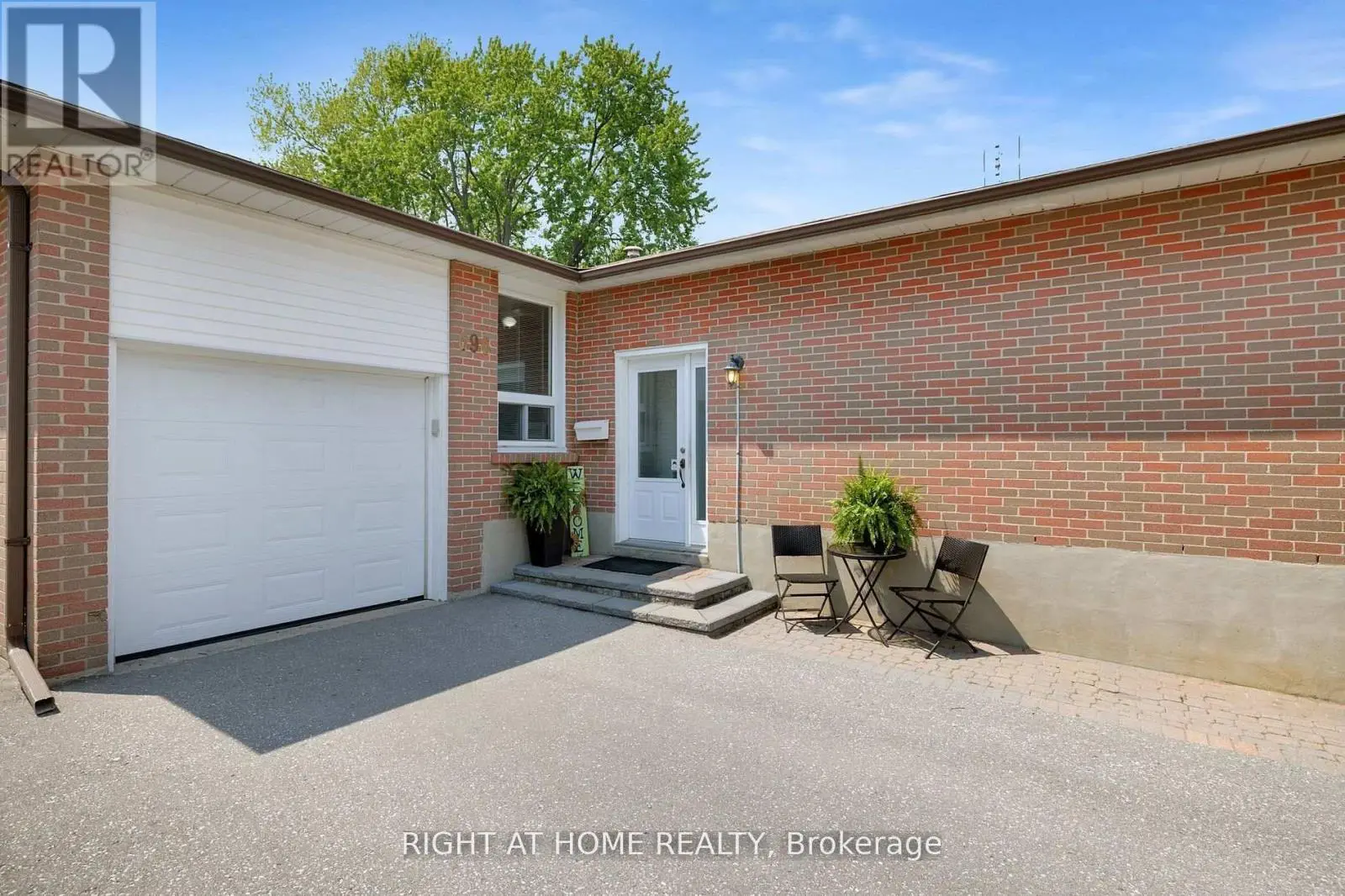 696 Victory Drive, Pickering, Ontario  L1W 2S2 - Photo 3 - E12245693