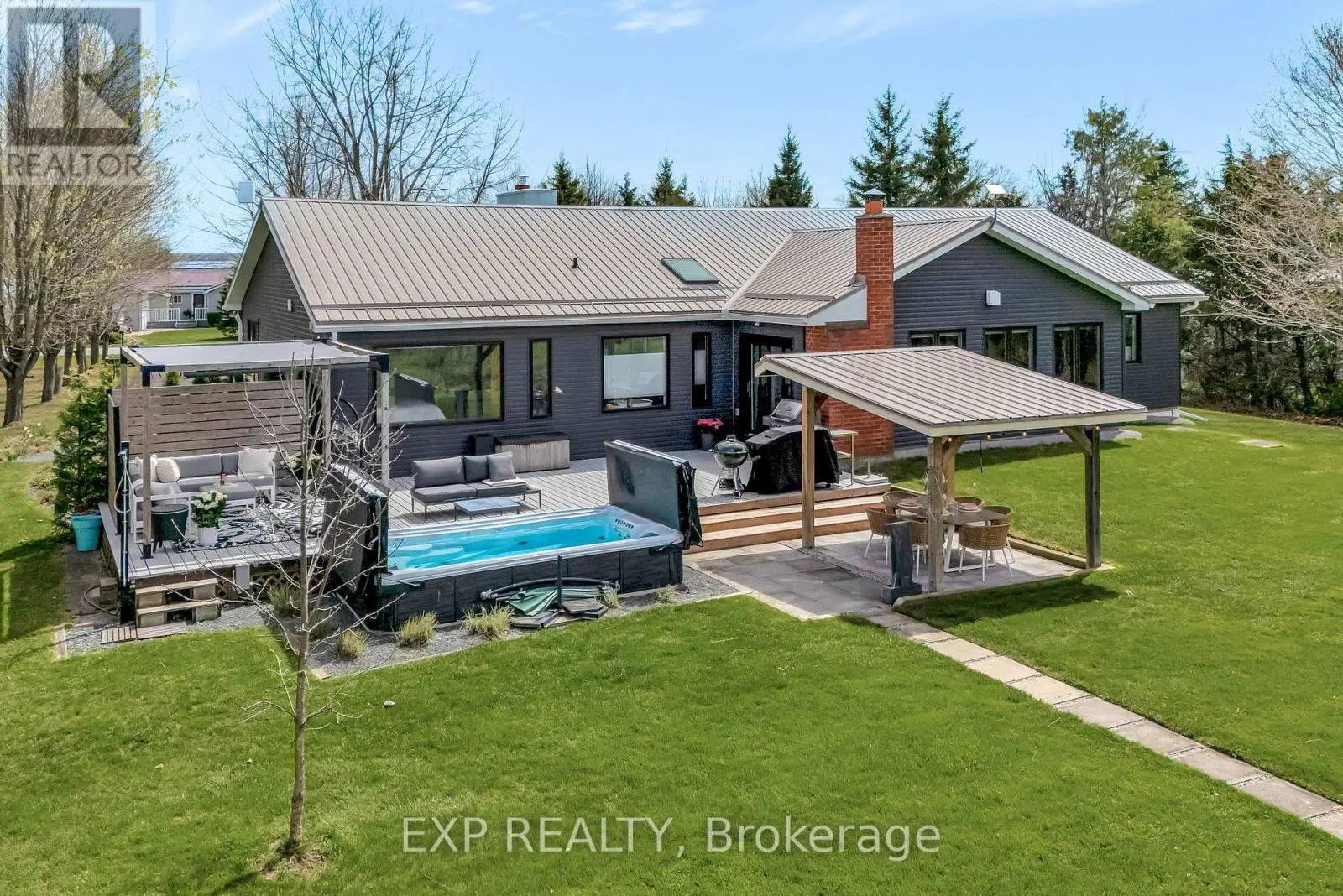 135 Hiscock Shores Road, Prince Edward County, Ontario  K0K 1L0 - Photo 3 - X12245802