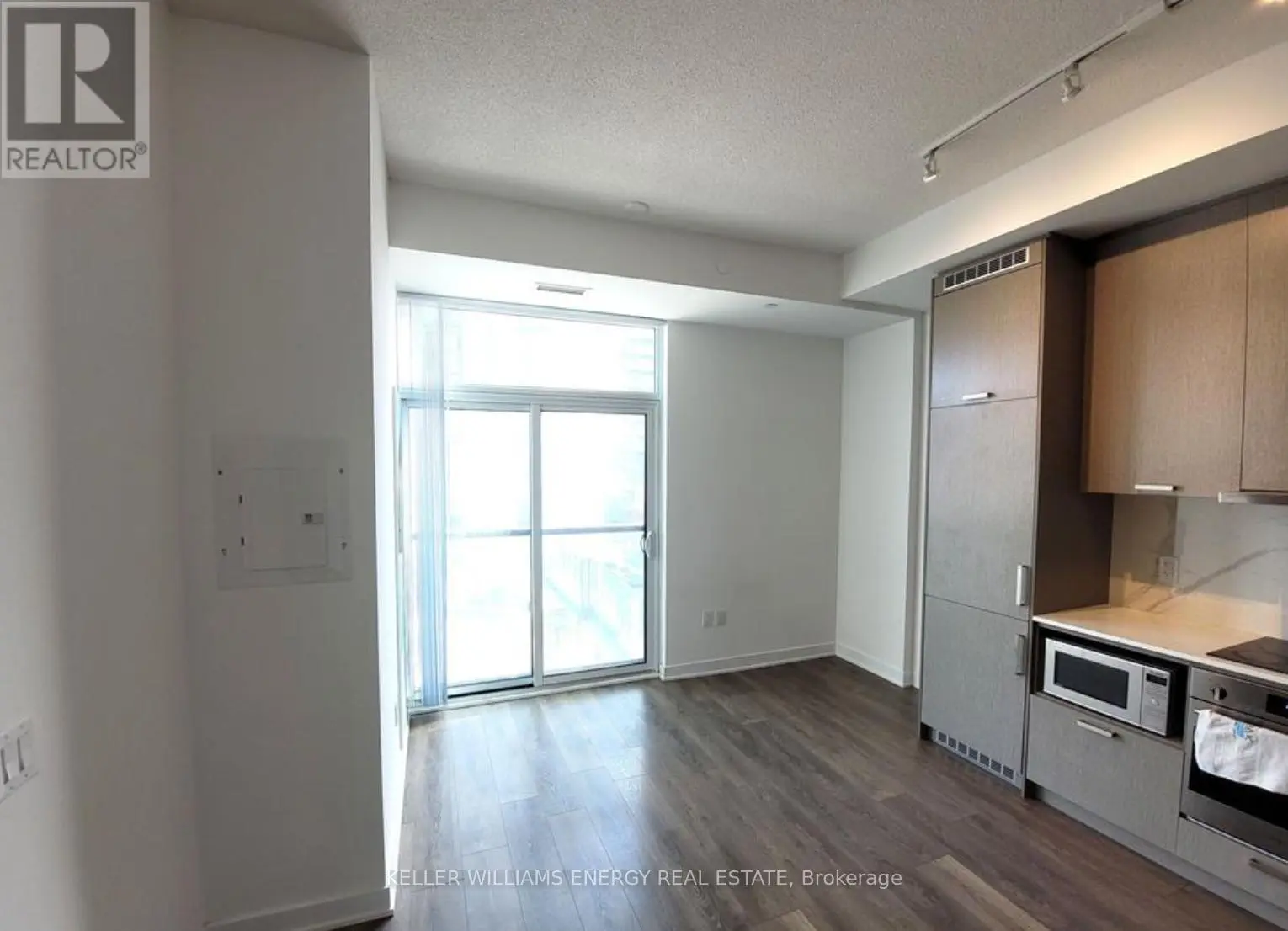 503 - 10 Honeycrisp Crescent, Vaughan, Ontario  L4K 0M7 - Photo 2 - N12246048