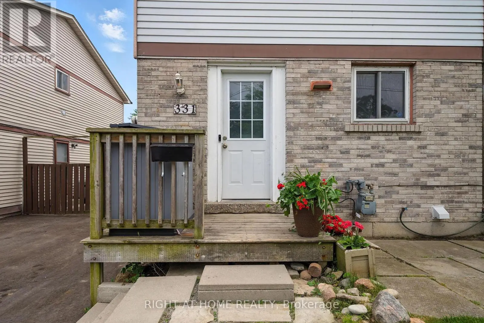 331 Phillip Murray Avenue, Oshawa, Ontario  L1J 1H1 - Photo 2 - E12246218