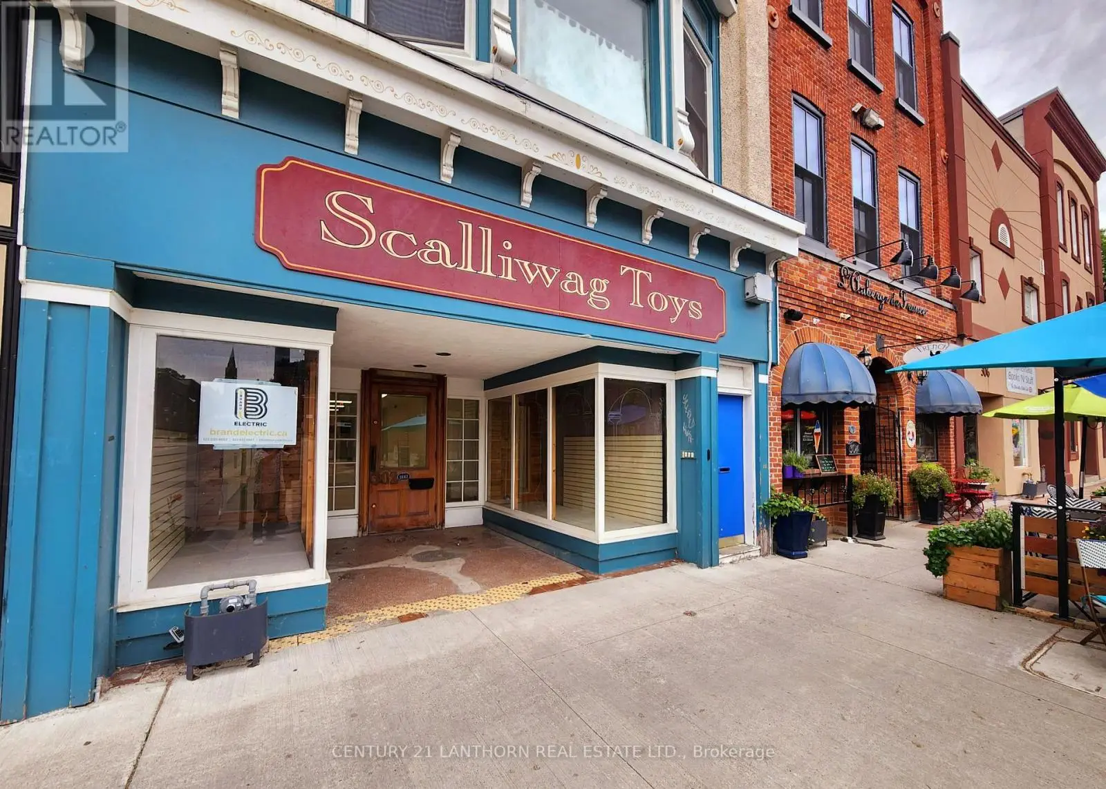 302 Front Street, Belleville, Ontario  K8N 2Z8 - Photo 1 - X12246831