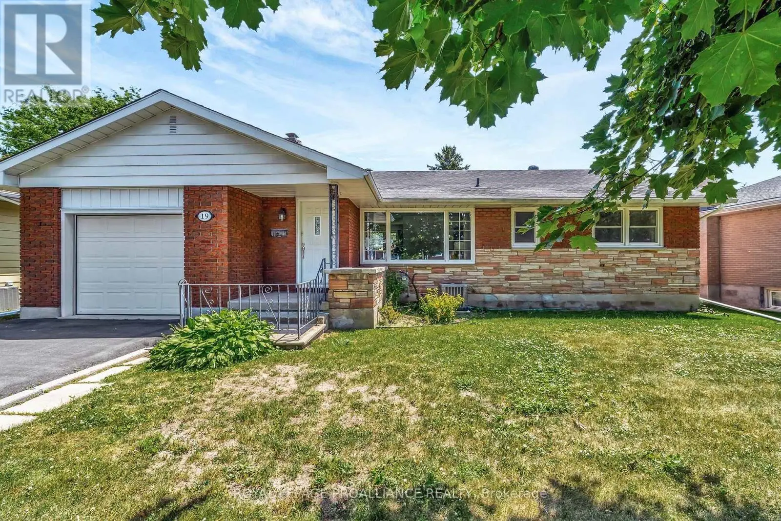 19 Lee Avenue, Belleville, Ontario  K8N 1Y1 - Photo 3 - X12246974