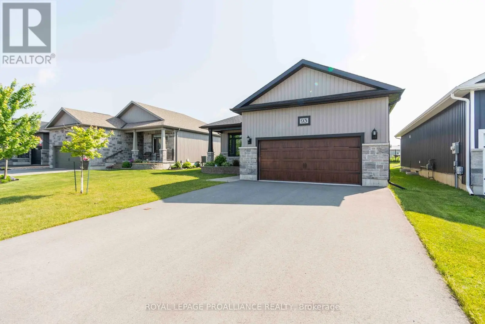 93 Ambrosia Terrace, Quinte West, Ontario  K8V 0G7 - Photo 2 - X12247149