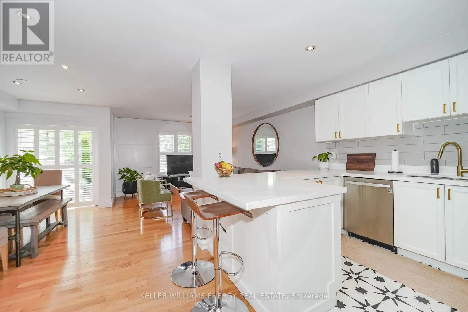 15 Fairmount Drive, Whitby, Ontario  L1R 0G3 - Photo 3 - E12247299