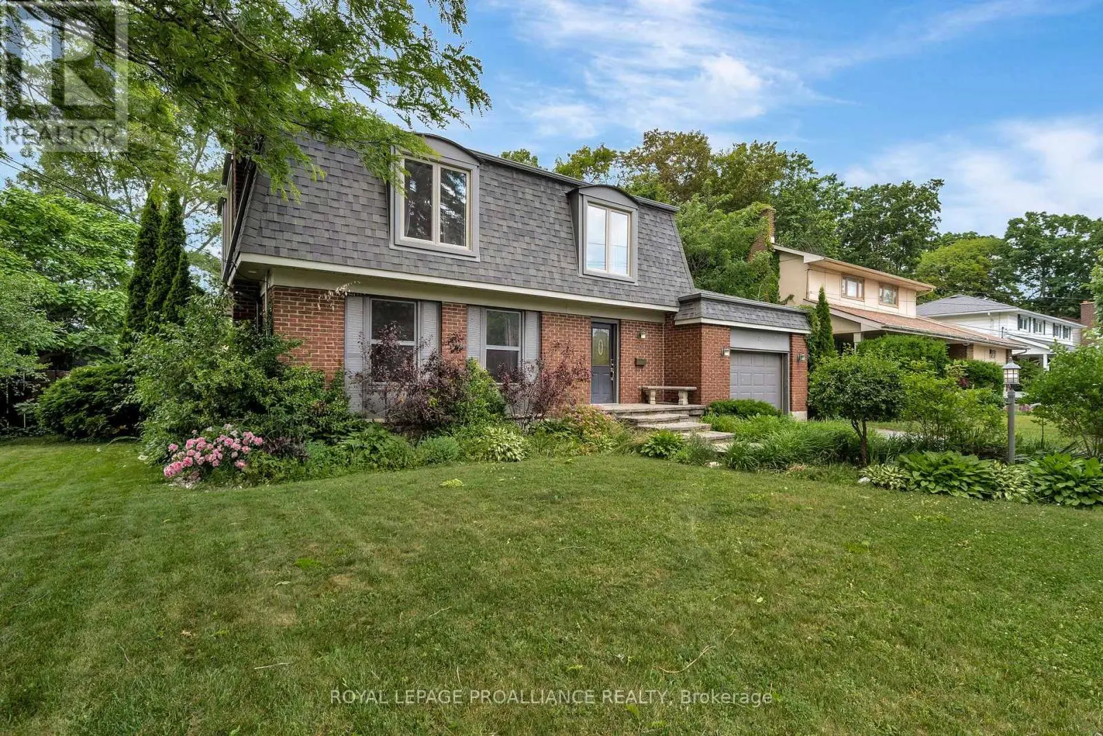 27 FOREST HILL CRESCENT, Belleville, Ontario