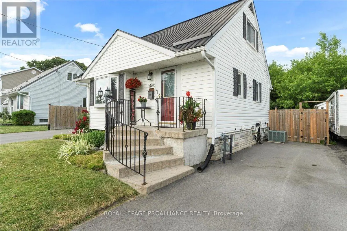 9 Sixth Street, Belleville, Ontario  K8N 4S4 - Photo 3 - X12247864