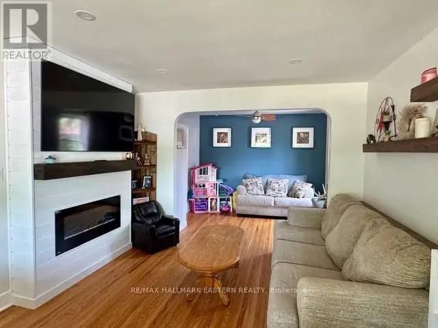 1110 Hayes Street, Peterborough Central, Ontario  K9J 5S8 - Photo 2 - X12248043