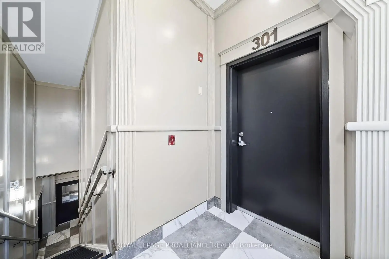 301 - 941 Charles Wilson Parkway, Cobourg, Ontario  K9A 0L2 - Photo 3 - X12227218