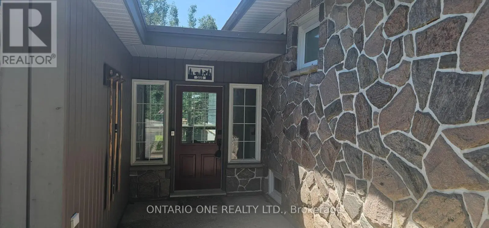 355 Greavette Street, Gravenhurst, Ontario  P1P 1G6 - Photo 3 - X12248987