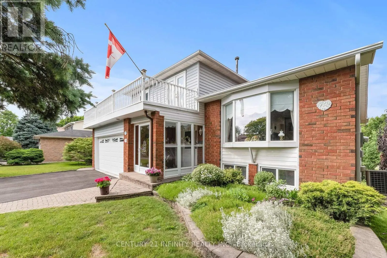 104 Frost Drive, Whitby, Ontario  L1P 1C9 - Photo 2 - E12249034
