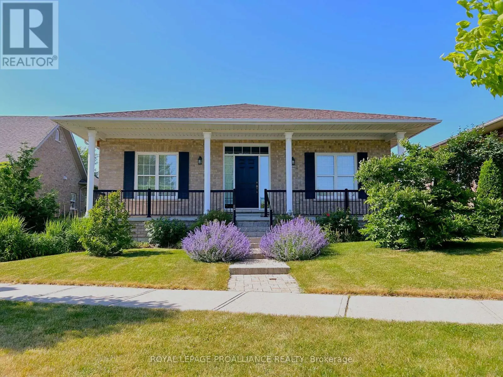 906 Carlisle Street, Cobourg, Ontario  K9A 0C3 - Photo 1 - X12249082