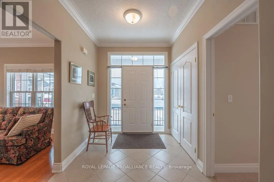 906 Carlisle Street, Cobourg, Ontario  K9A 0C3 - Photo 2 - X12249082