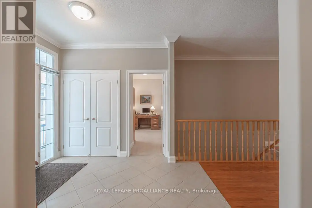906 Carlisle Street, Cobourg, Ontario  K9A 0C3 - Photo 3 - X12249082