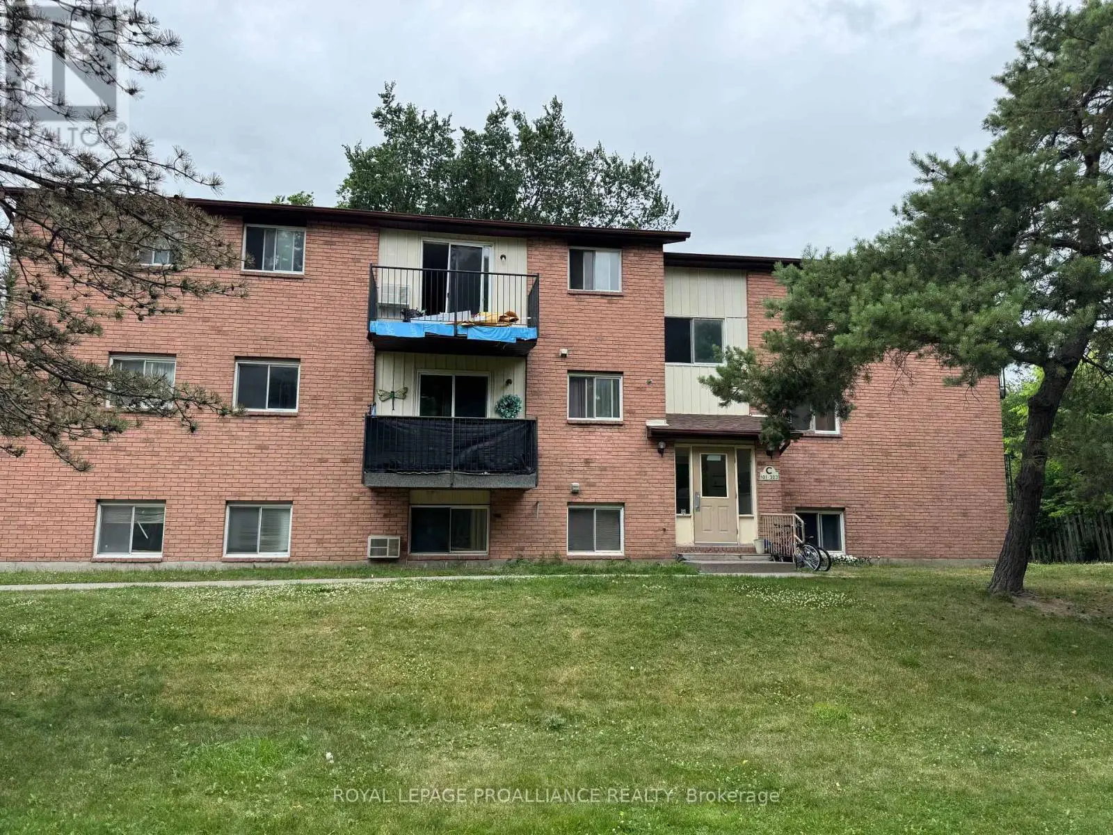 301 - 35c Union Street, Belleville, Ontario  K8P 2B5 - Photo 2 - X12249518