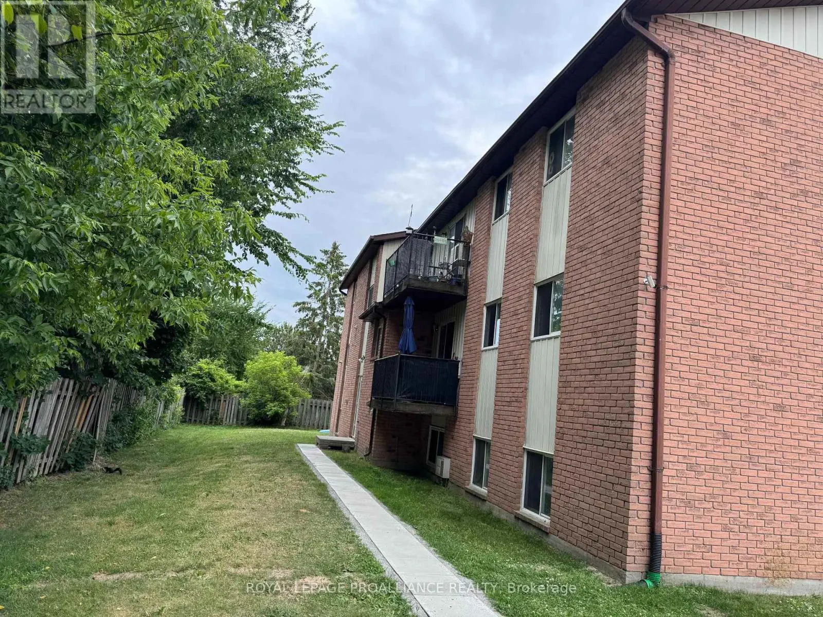 301 - 35c Union Street, Belleville, Ontario  K8P 2B5 - Photo 3 - X12249518