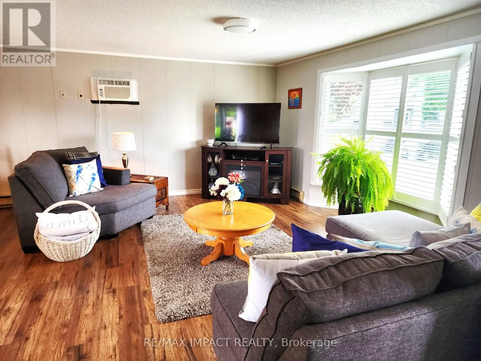 4 Champlain Court, Clarington, Ontario  L1B 1A5 - Photo 2 - E12249645