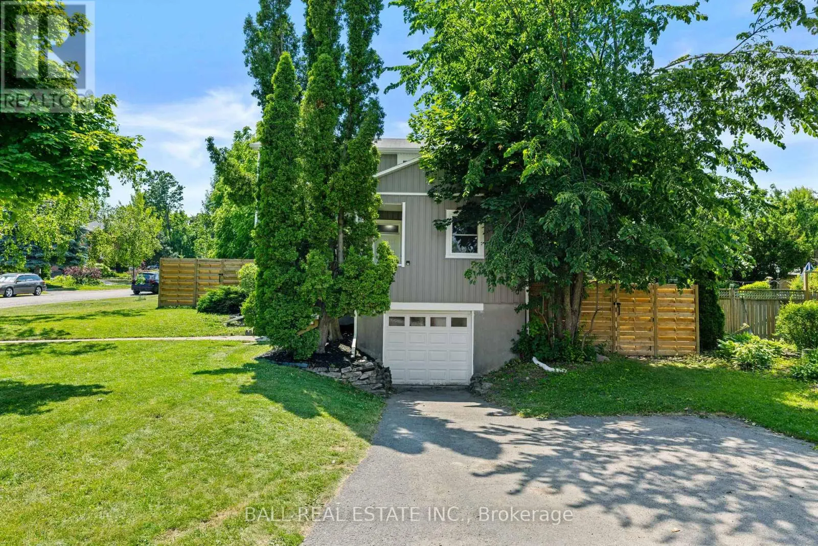 10 Anne Street, Peterborough Central, Ontario  K9J 4S5 - Photo 1 - X12249671