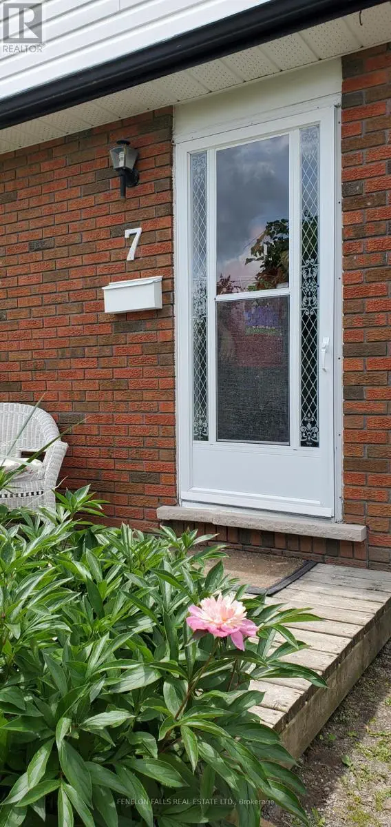 7 James Street, Kawartha Lakes, Ontario  K9V 3B3 - Photo 3 - X12249686