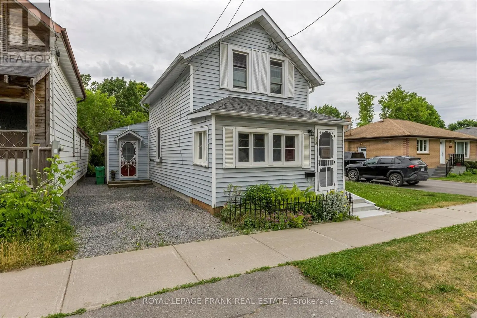 715 Chamberlain Street, Peterborough Central, Ontario  K9J 4M2 - Photo 2 - X12250113