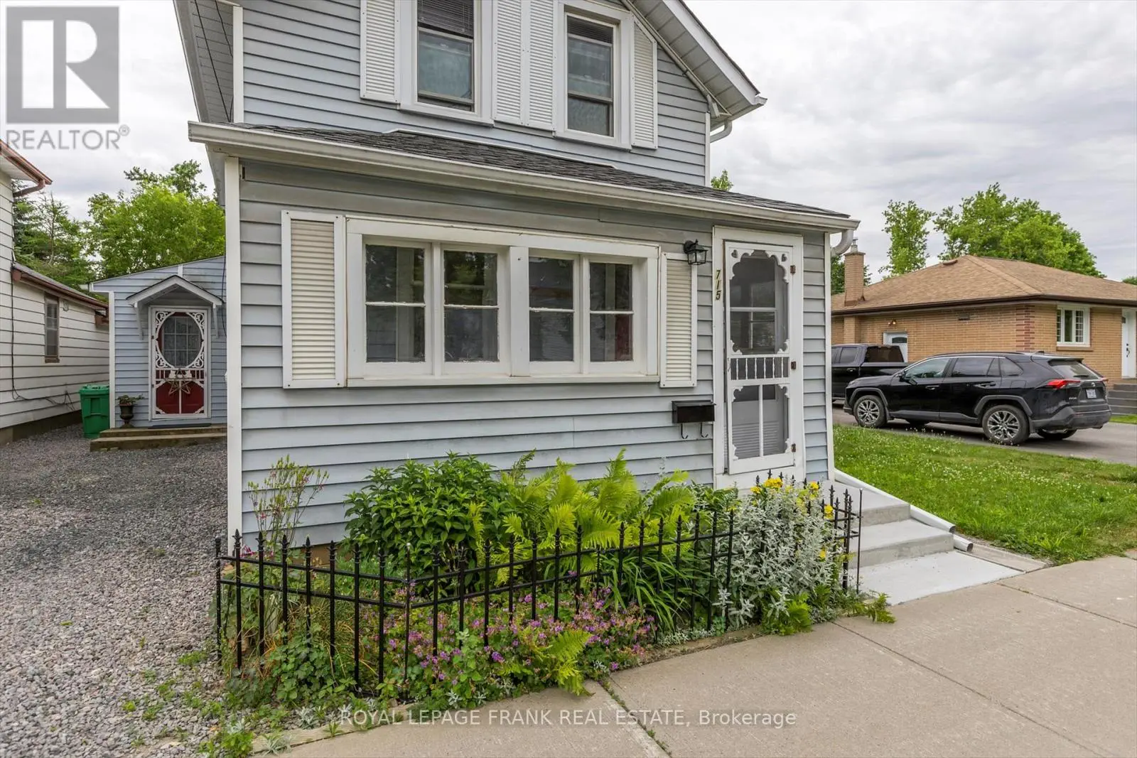 715 Chamberlain Street, Peterborough Central, Ontario  K9J 4M2 - Photo 3 - X12250113