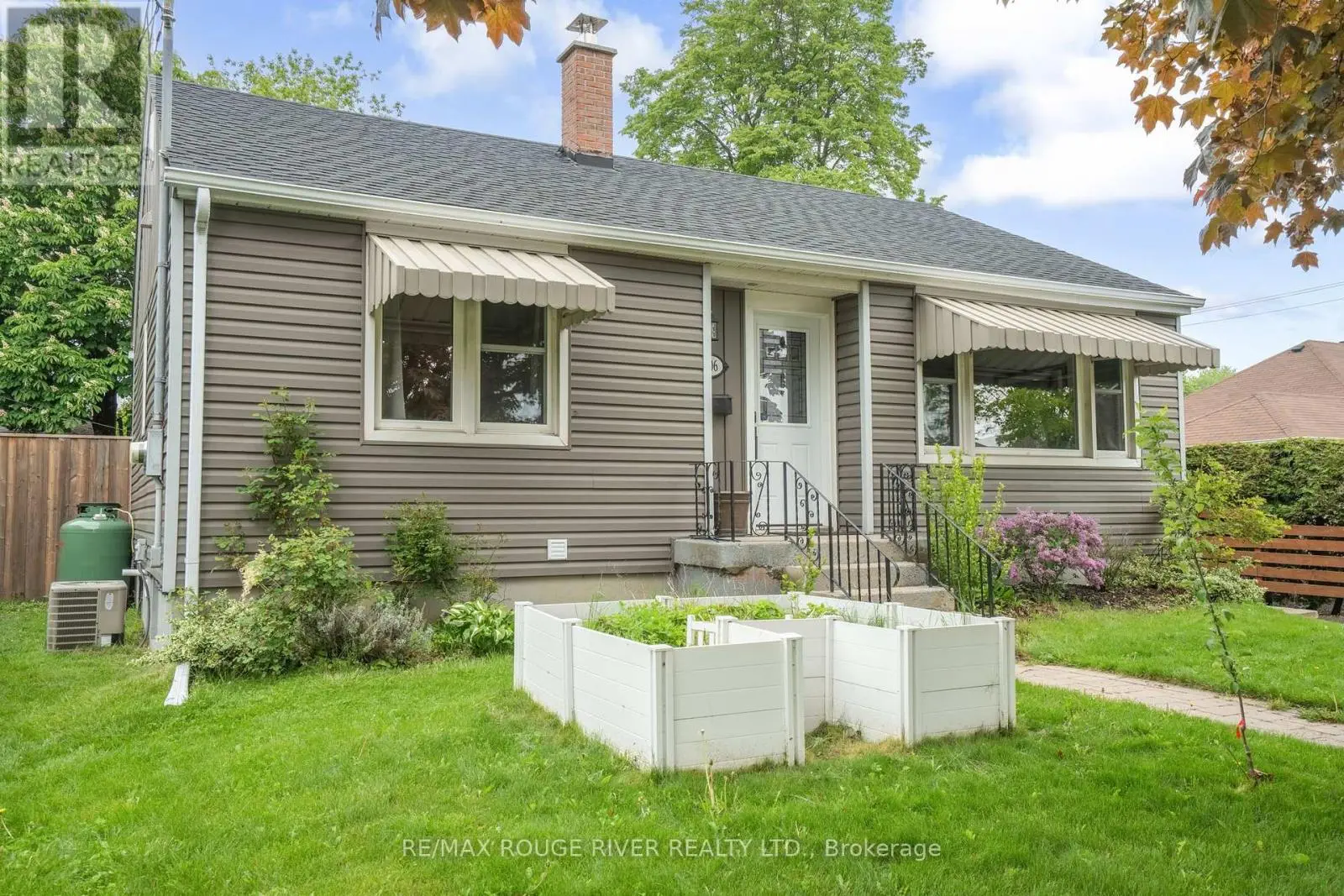 406 Gliddon Avenue, Oshawa, Ontario  L1H 1Z7 - Photo 2 - E12250234