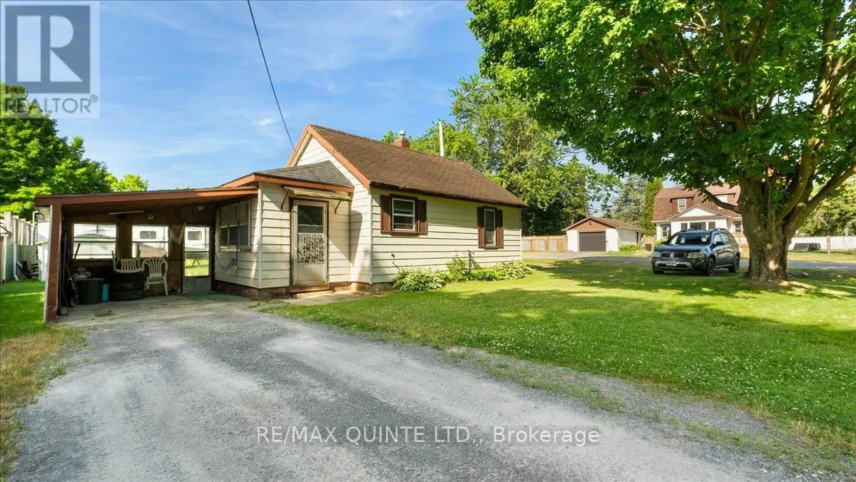 23 Fawcett Avenue, Prince Edward County, Ontario  K0K 2T0 - Photo 2 - X12250366
